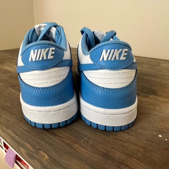 Big kids size 7 Carolina blue Nike dunks - Picture 2 of 6